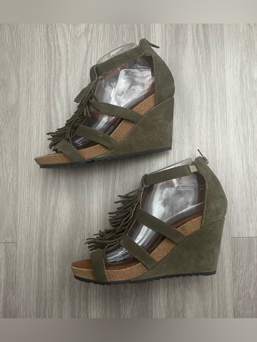 Mark Jenkins Olive Green Suede Fringe Wedge Sandals Size 8 Boho Festival